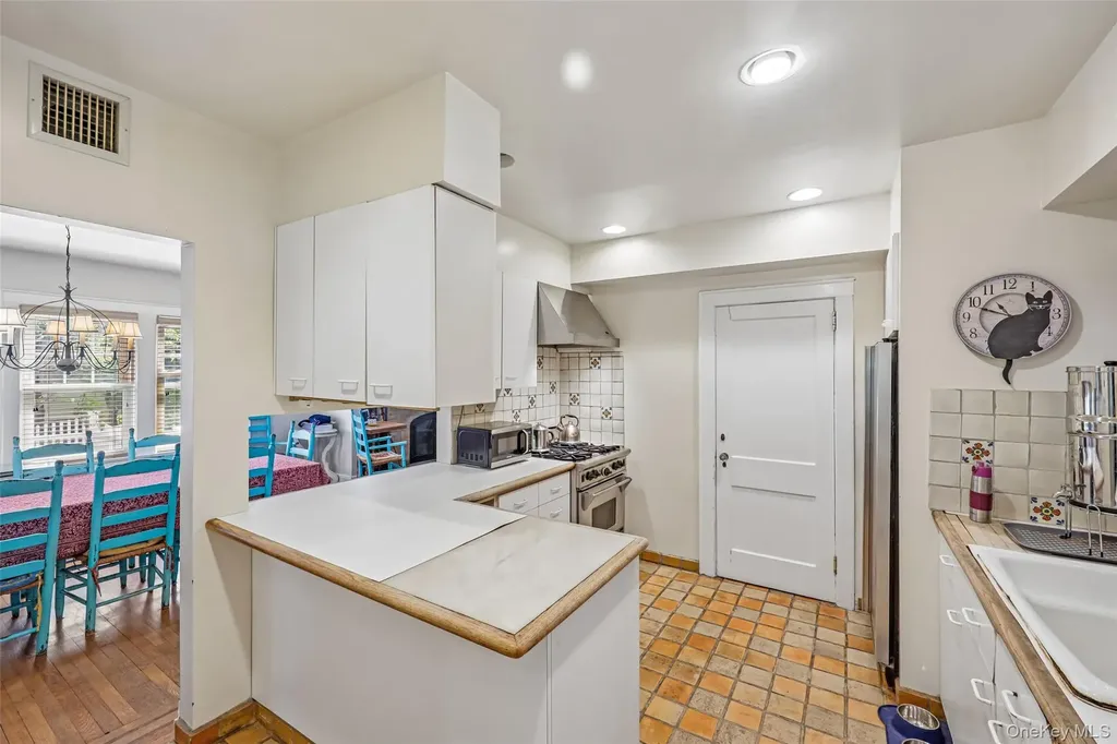 148 Willis Court Woodmere NY 11598