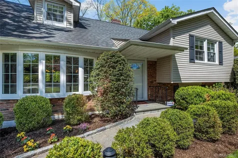 32 Chaucer Street Hartsdale NY 10530