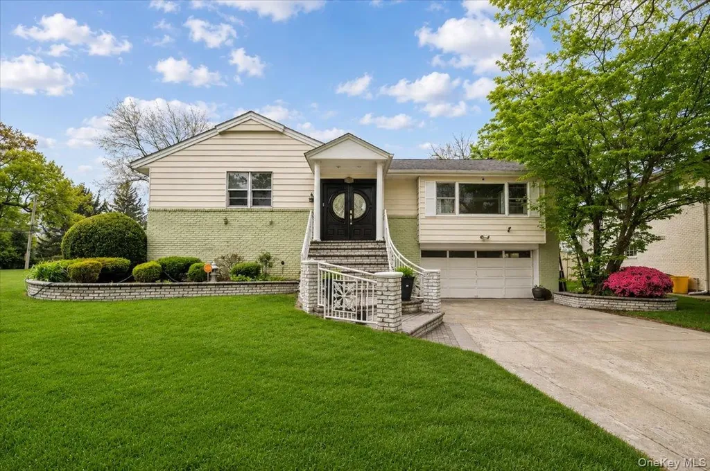 916 Lawrence Court North Woodmere NY 11581