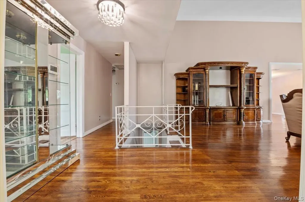 916 Lawrence Court North Woodmere NY 11581