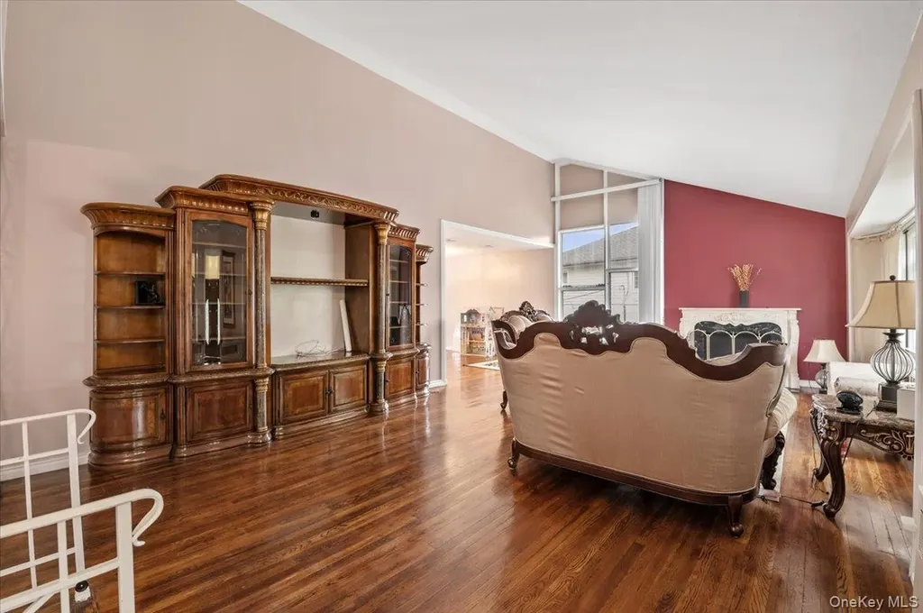 916 Lawrence Court North Woodmere NY 11581