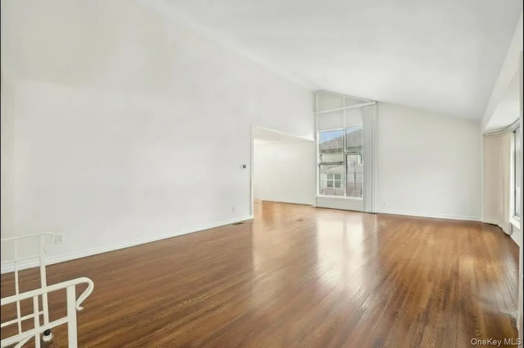916 Lawrence Court North Woodmere NY 11581