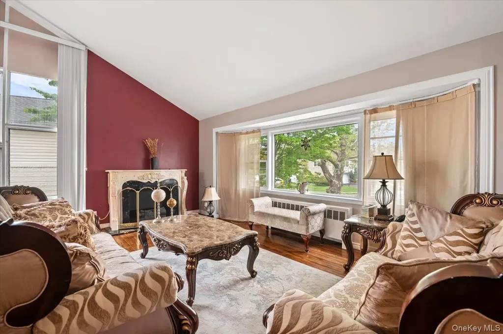 916 Lawrence Court North Woodmere NY 11581