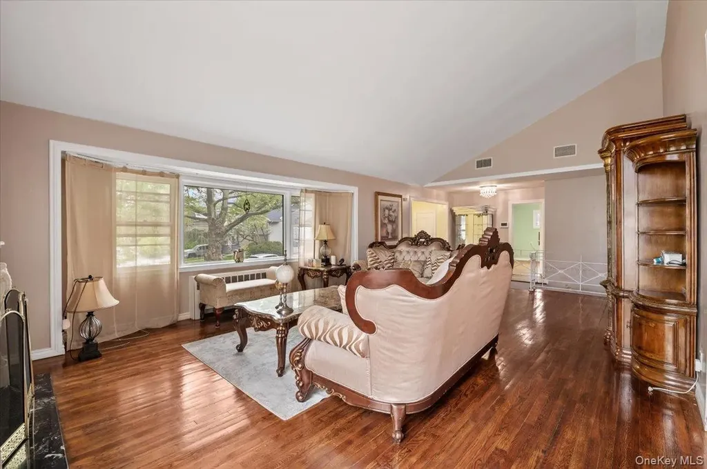 916 Lawrence Court North Woodmere NY 11581