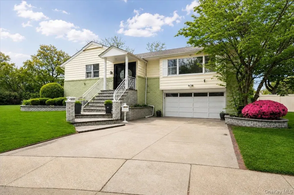 916 Lawrence Court North Woodmere NY 11581