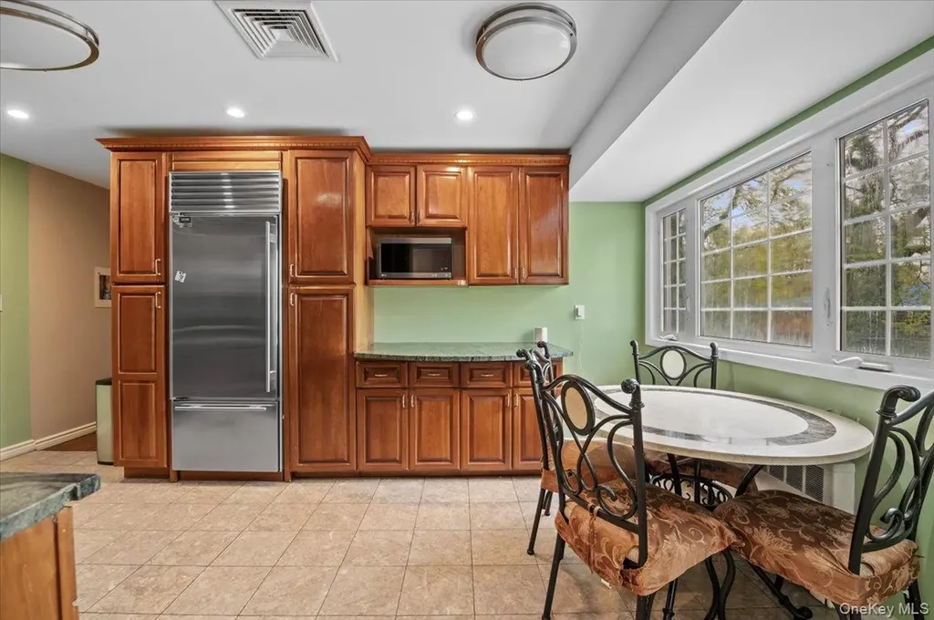 916 Lawrence Court North Woodmere NY 11581