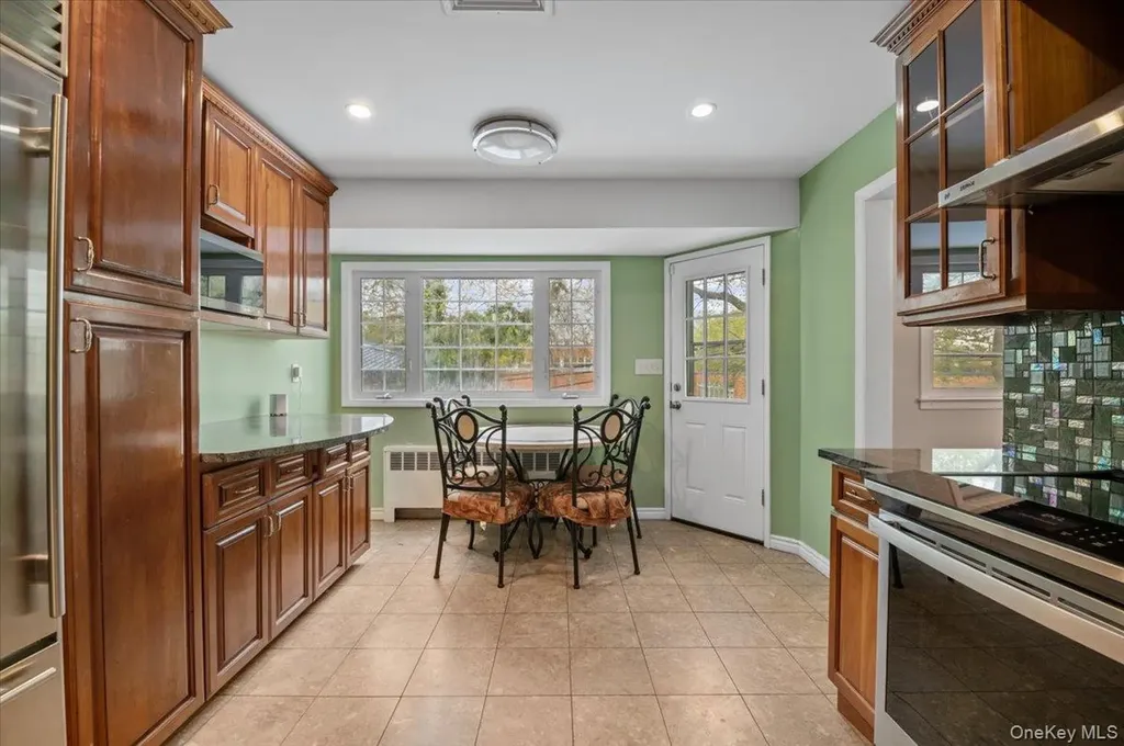 916 Lawrence Court North Woodmere NY 11581