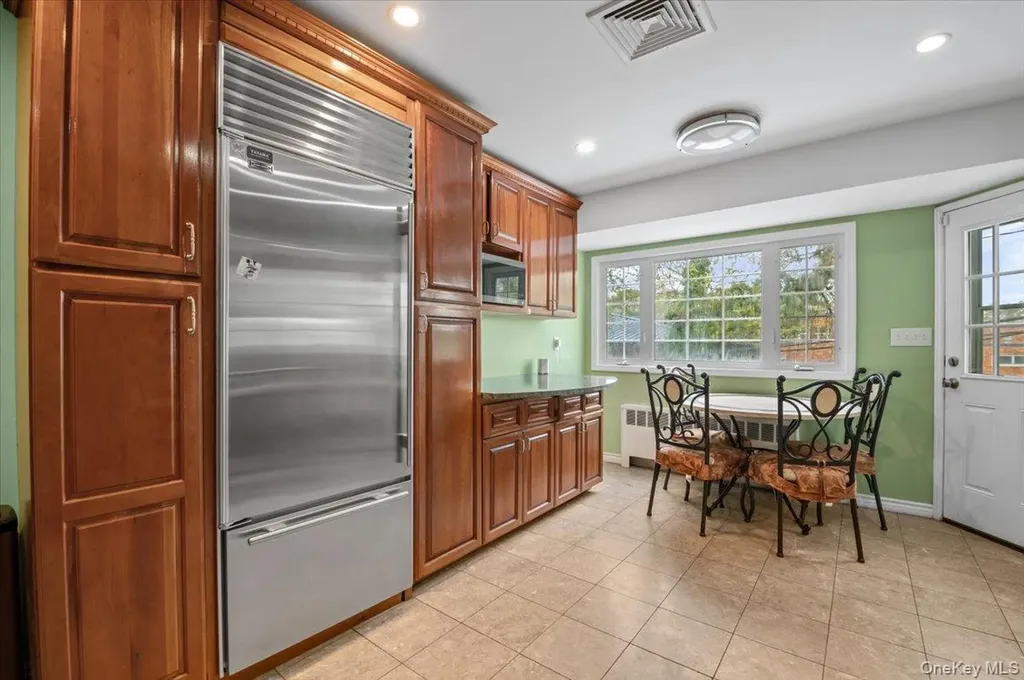 916 Lawrence Court North Woodmere NY 11581
