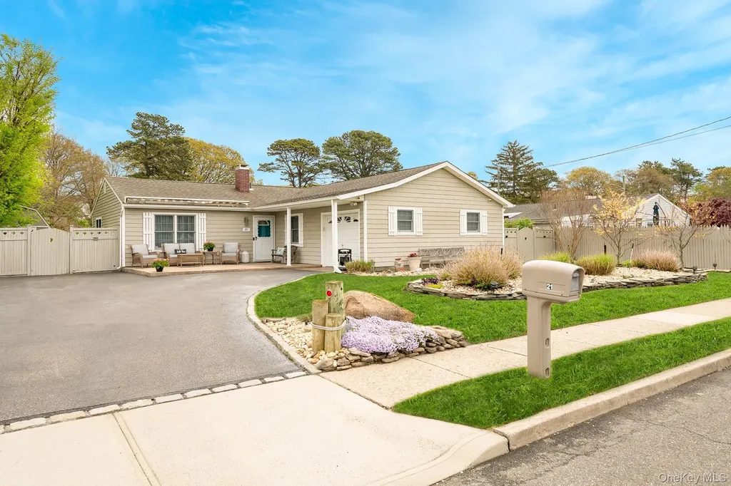 21 Eisenhower Road Centereach NY 11720