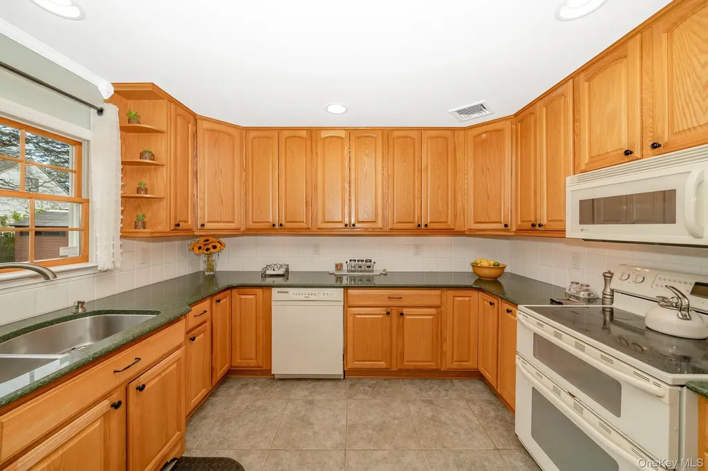 21 Eisenhower Road Centereach NY 11720