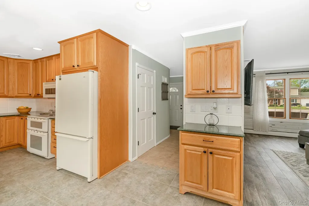 21 Eisenhower Road Centereach NY 11720