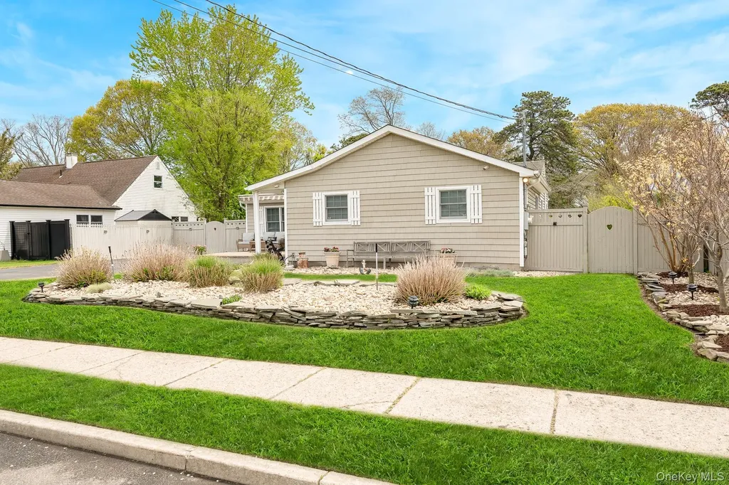 21 Eisenhower Road Centereach NY 11720