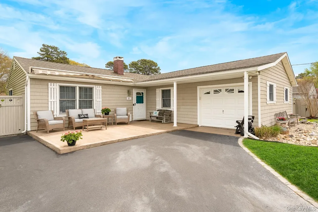 21 Eisenhower Road Centereach NY 11720