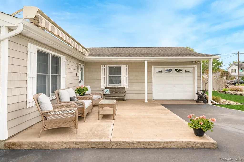 21 Eisenhower Road Centereach NY 11720