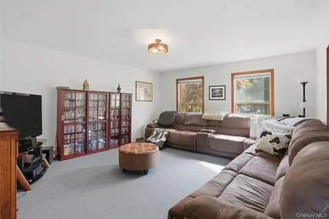 32 Sunset Circle Germantown NY 12526