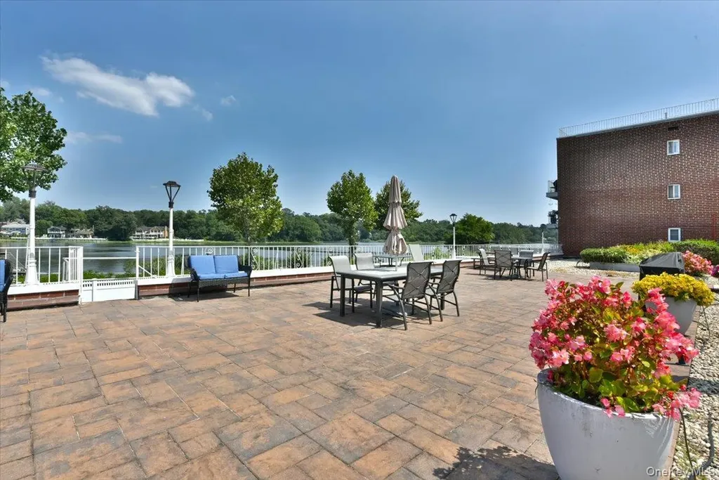 320 E Shore Road Great Neck NY 11023