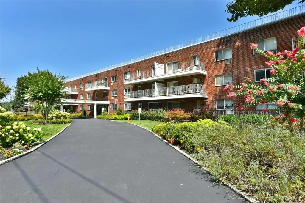 320 E Shore Road Great Neck NY 11023