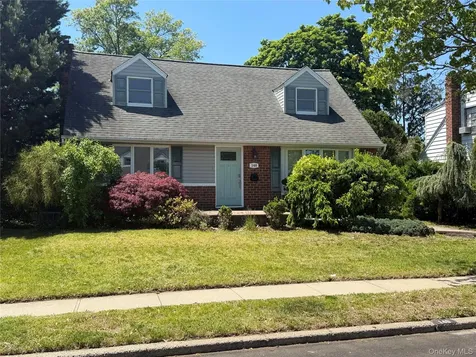 140 Wickshire Drive East Meadow NY 11554