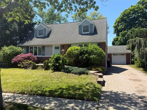140 Wickshire Drive East Meadow NY 11554