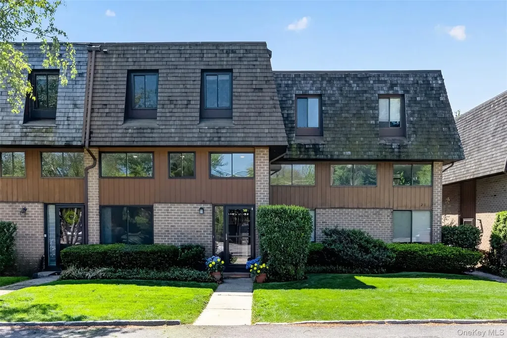 22 The Hamlet Pelham NY 10803
