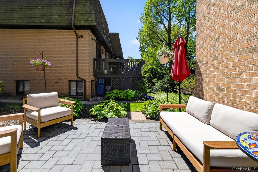 22 The Hamlet Pelham NY 10803