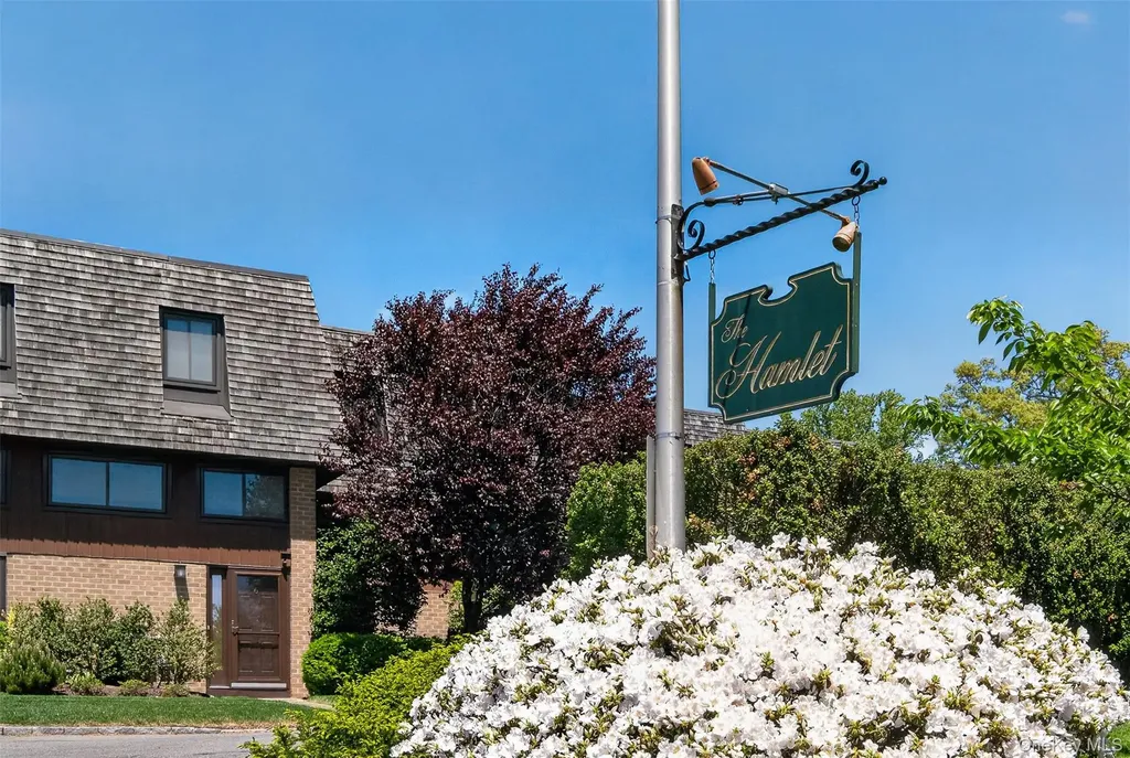 22 The Hamlet Pelham NY 10803