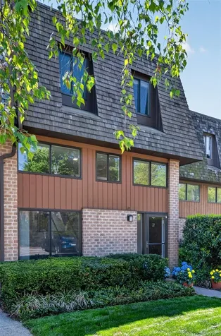 22 The Hamlet Pelham NY 10803