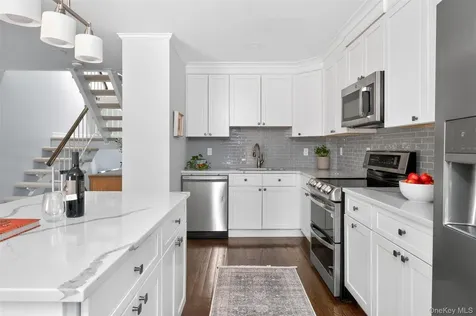 22 The Hamlet Pelham NY 10803