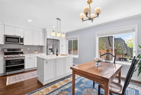22 The Hamlet Pelham NY 10803
