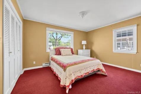 114 Campbell Street New Hyde Park NY 11040