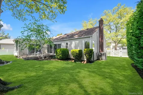 114 Campbell Street New Hyde Park NY 11040