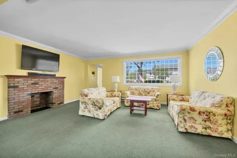 114 Campbell Street New Hyde Park NY 11040