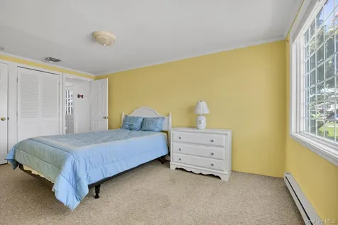 114 Campbell Street New Hyde Park NY 11040