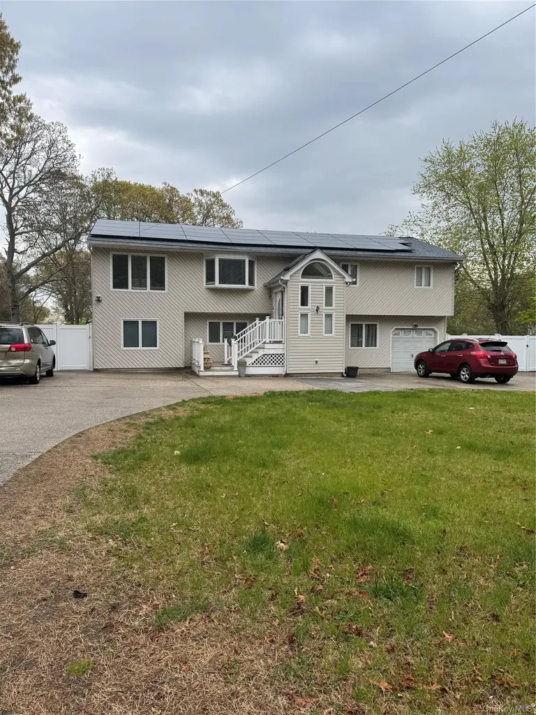 11 Oak Place Selden NY 11784