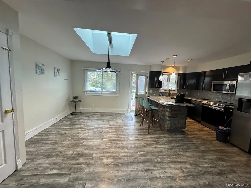 11 Oak Place Selden NY 11784