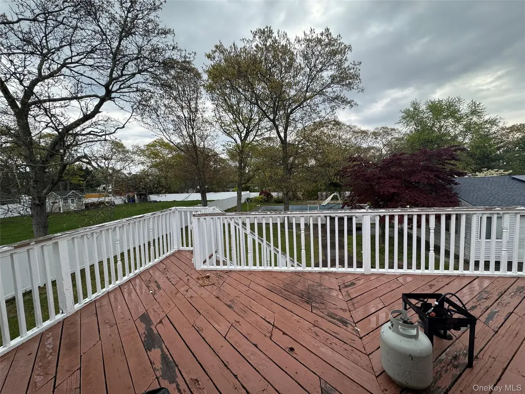 11 Oak Place Selden NY 11784