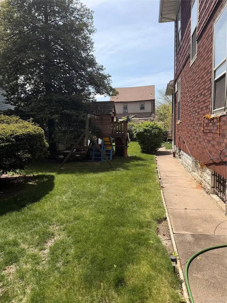 13754 Southgate Springfield Gardens NY 11413