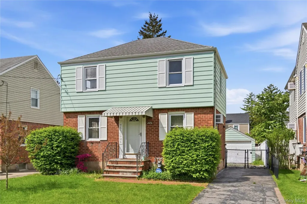 325 White Road Mineola NY 11501