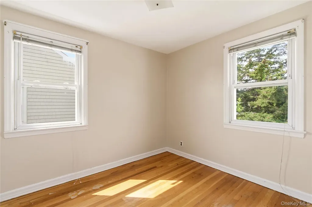 325 White Road Mineola NY 11501