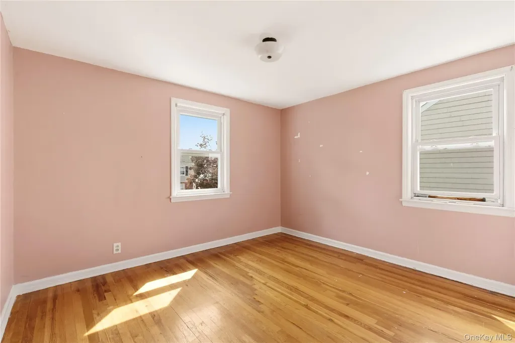 325 White Road Mineola NY 11501