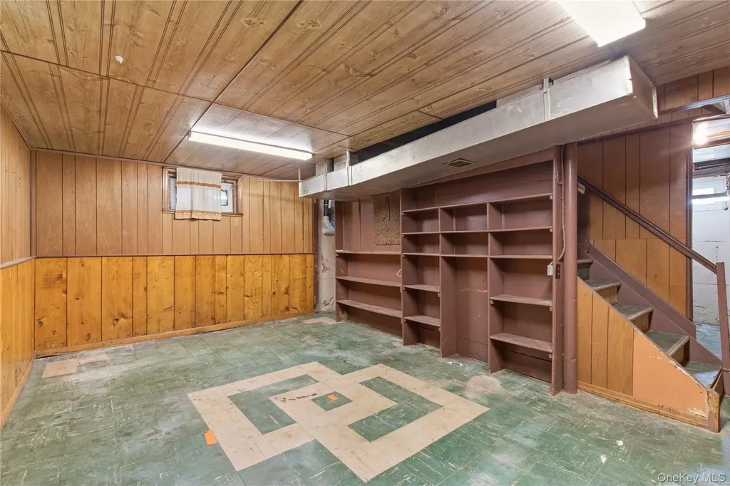 325 White Road Mineola NY 11501