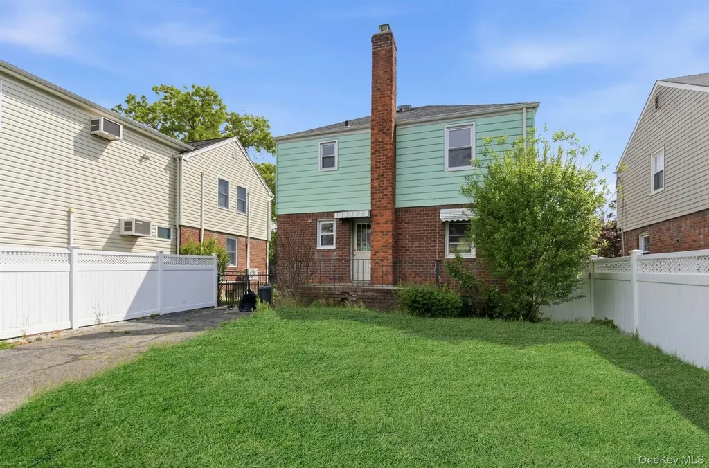 325 White Road Mineola NY 11501