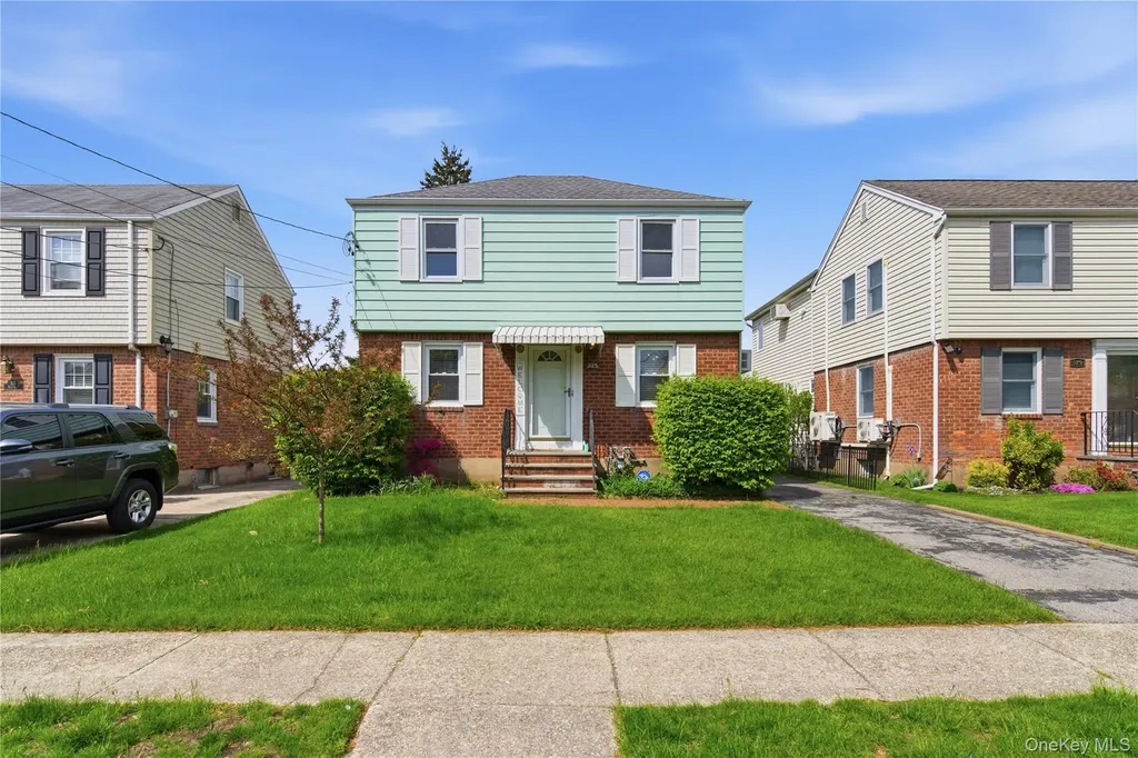 325 White Road Mineola NY 11501