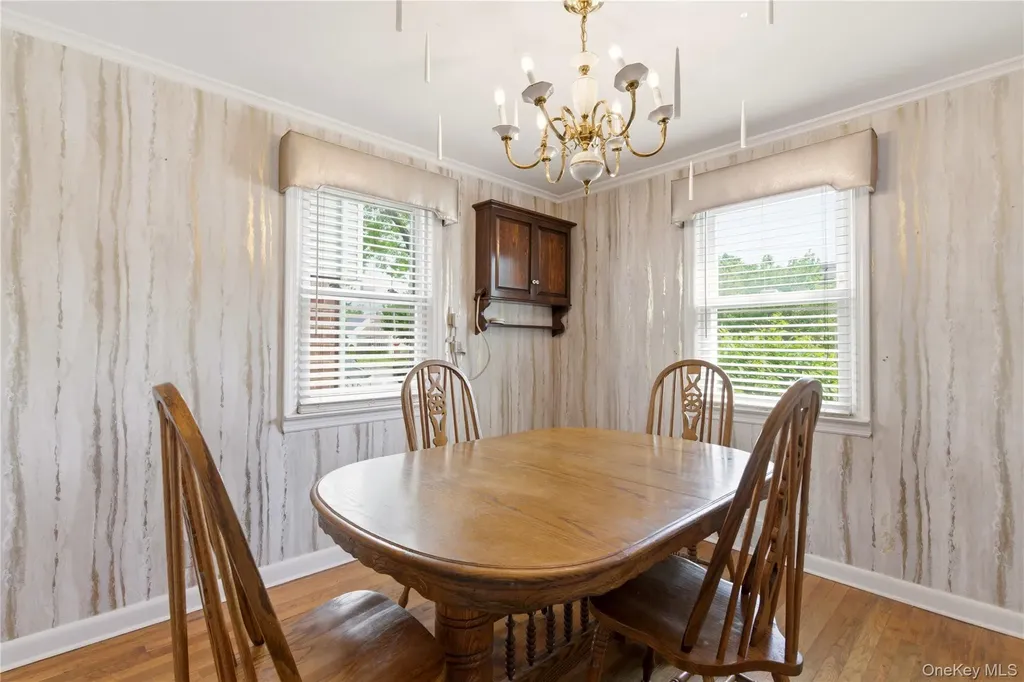 325 White Road Mineola NY 11501