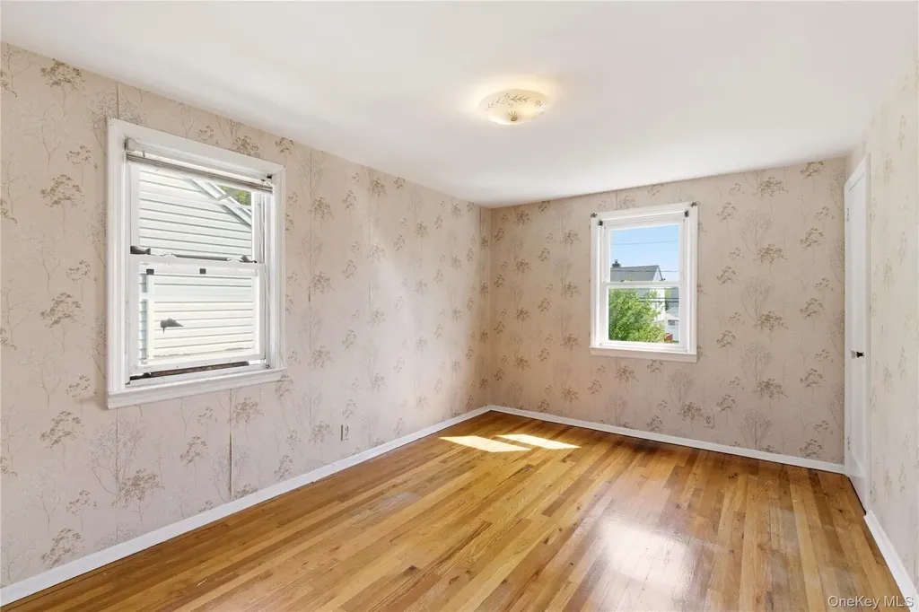 325 White Road Mineola NY 11501