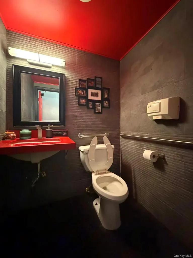 4318 Main Street Flushing NY 11355