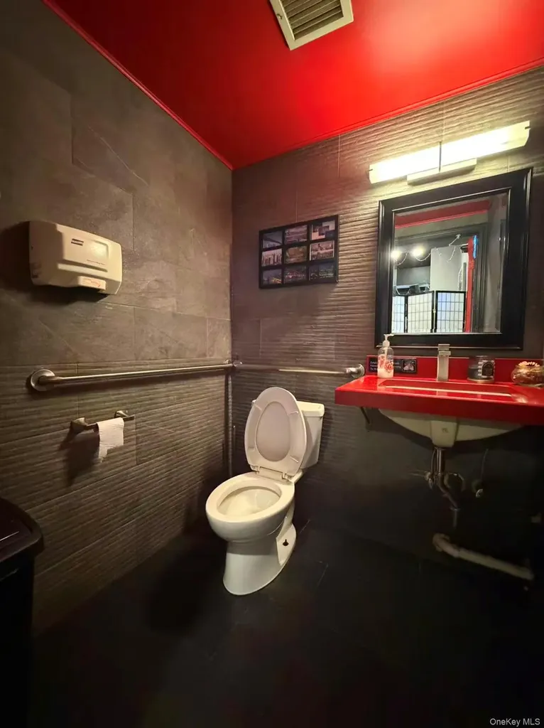 4318 Main Street Flushing NY 11355
