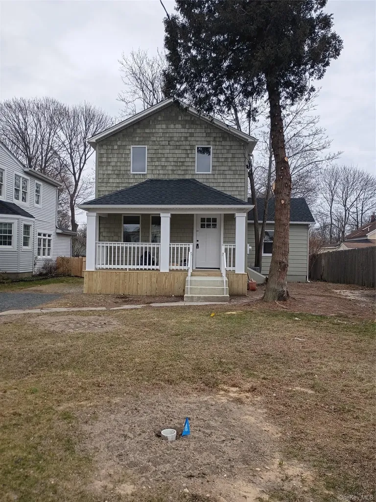 9 Cleveland Avenue Sayville NY 11782