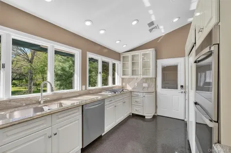 18 Millbank Road Poughkeepsie NY 12603