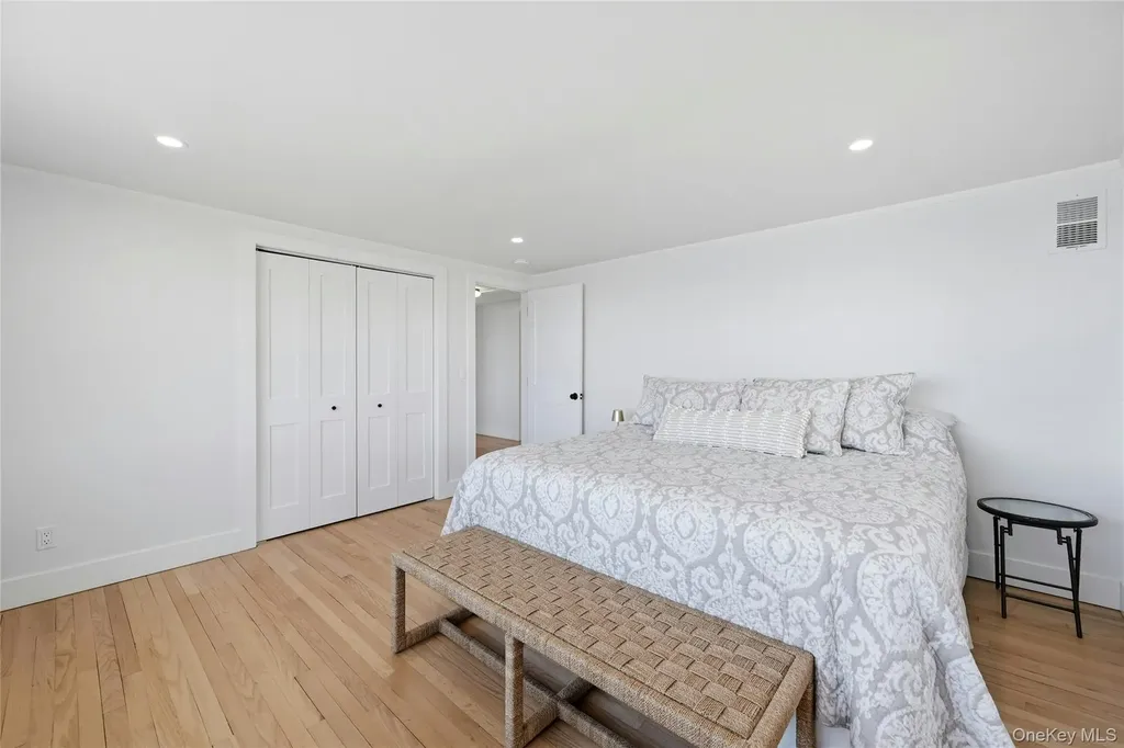 8908 Peconic Bay Boulevard Laurel NY 11948